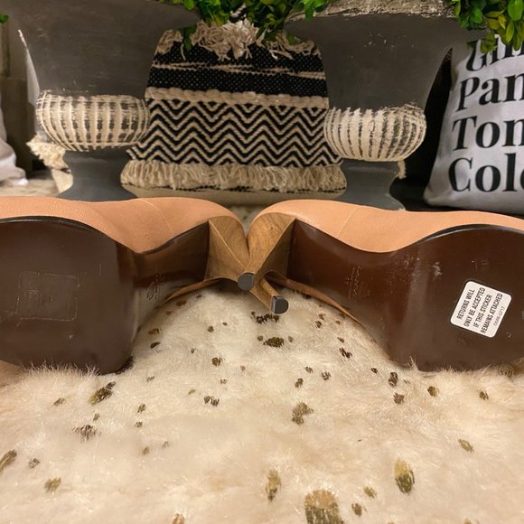 LANVIN Leather Platform Pumps - Picture 3 of 3